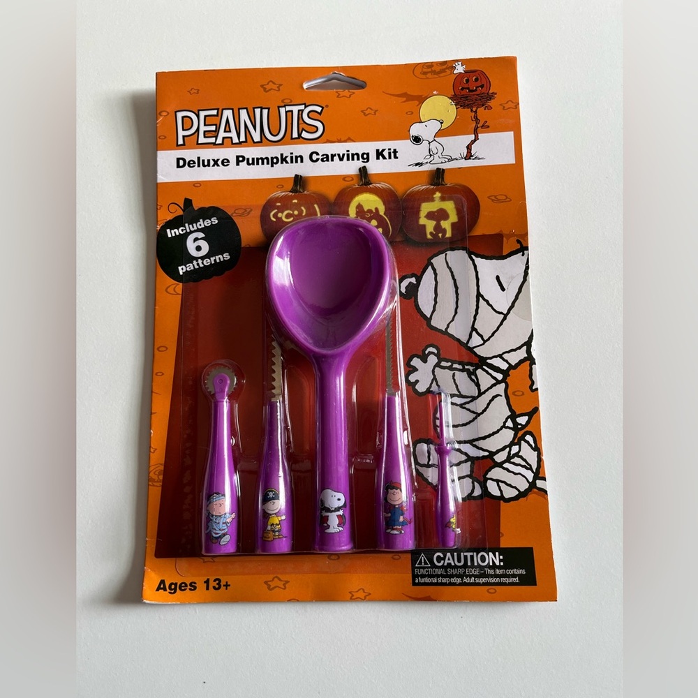 New Peanuts Deluxe Halloween pumpkin carving kit- tools & stencils.